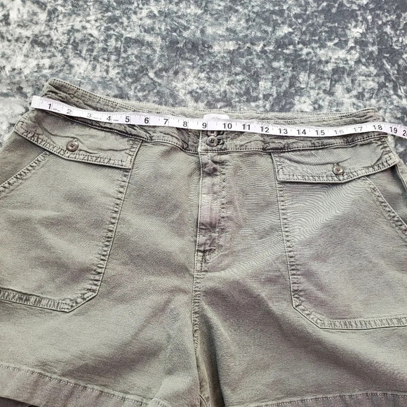 J.Crew Green Shorts - Picture 3 of 7